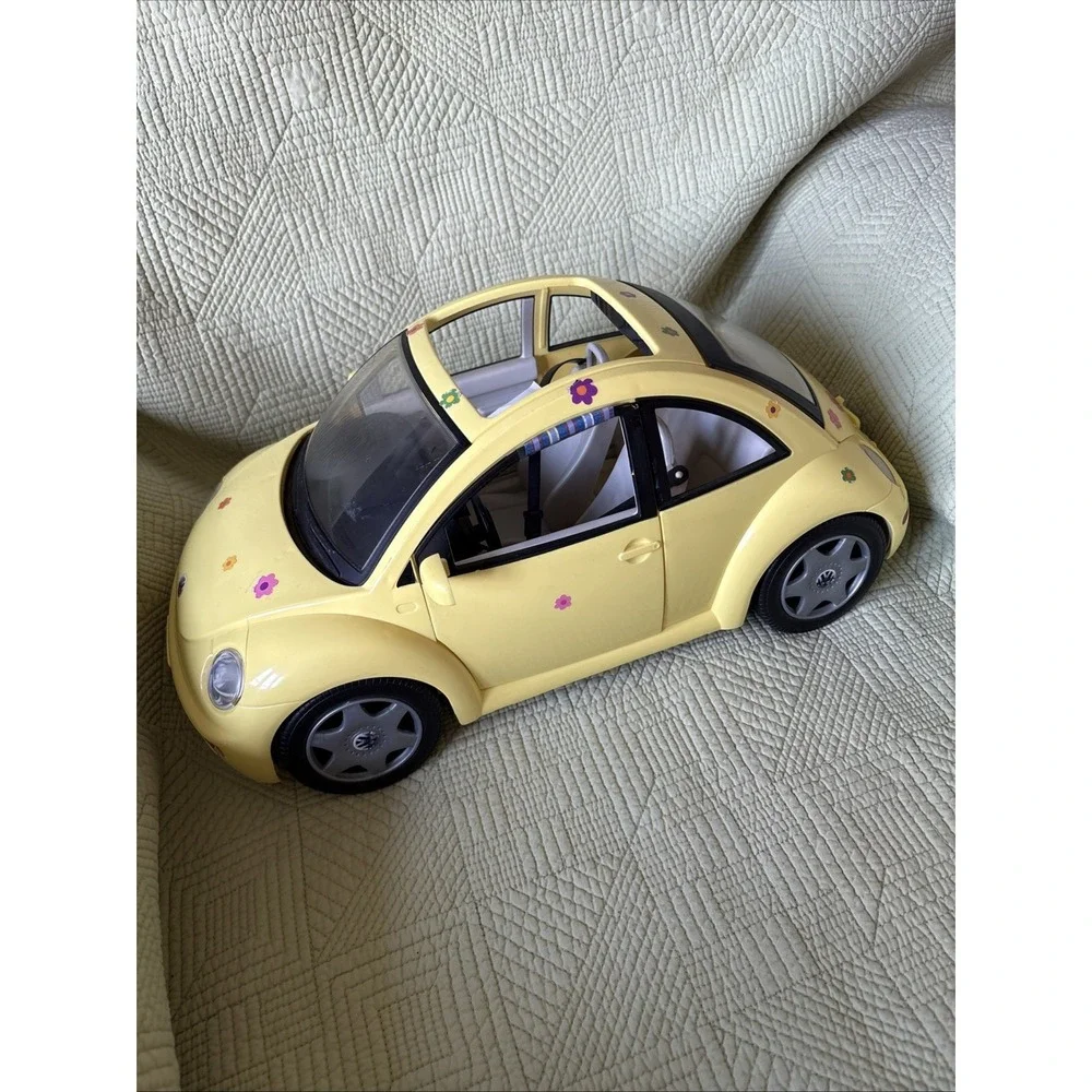 Vintage 2000 Mattel Barbie VW Volkswagen Beetle Yellow Flower Doll Car